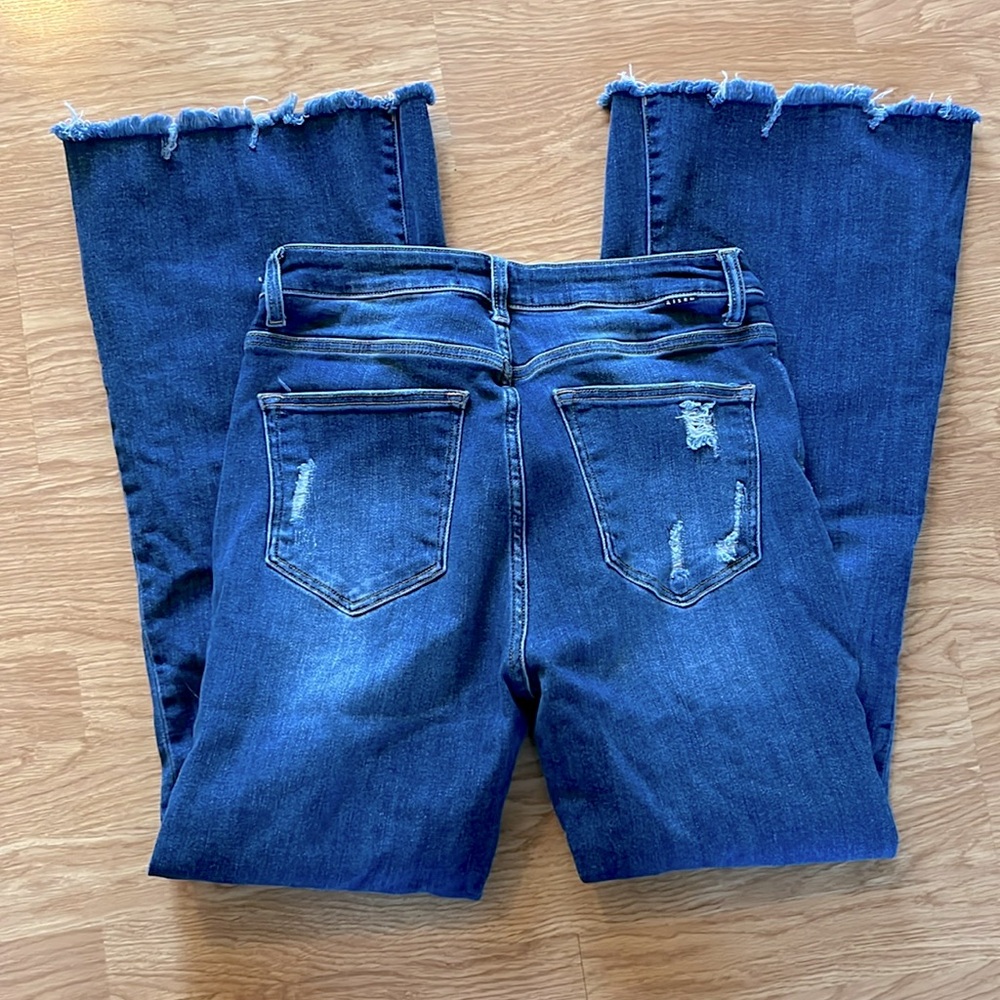 Risen sz 11/30 boot cut distressed leg
